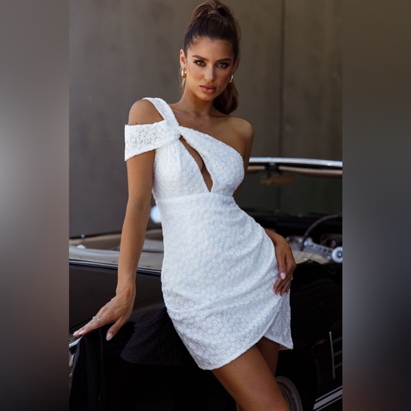 SELFIE LESLIE NWT SING YOUR PRAISES ONE SHOULDER EMBROIDERY MINI DRESS - Picture 1 of 8
